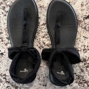 Sanuk Black Sandals with Knotted Strap